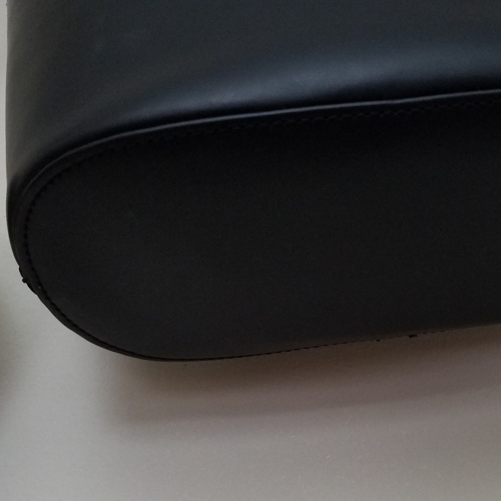 Bucket Bag With Matching Wallet - image 5